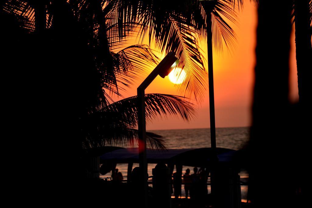 Playa Almendro Resort Tonsupa Buitenkant foto