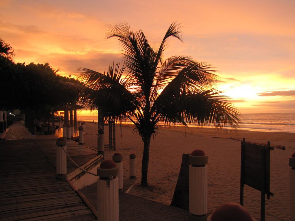 Playa Almendro Resort Tonsupa Buitenkant foto