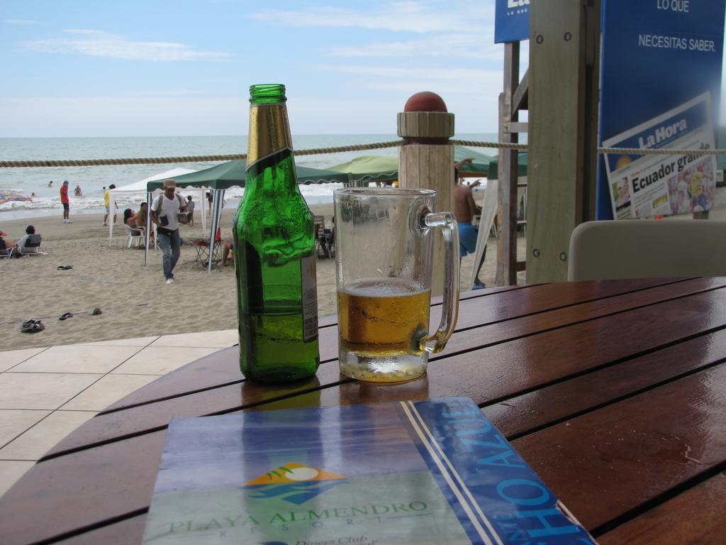 Playa Almendro Resort Tonsupa Buitenkant foto