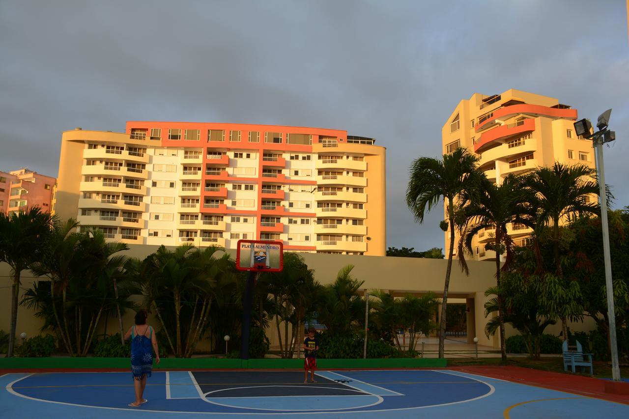 Playa Almendro Resort Tonsupa Buitenkant foto